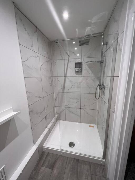 Bridge Place - Spacious Home With Plenty Of Beds! Merthyr Tydfil Exterior photo