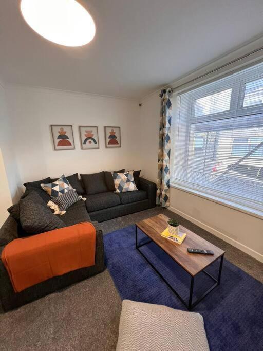 Bridge Place - Spacious Home With Plenty Of Beds! Merthyr Tydfil Exterior photo
