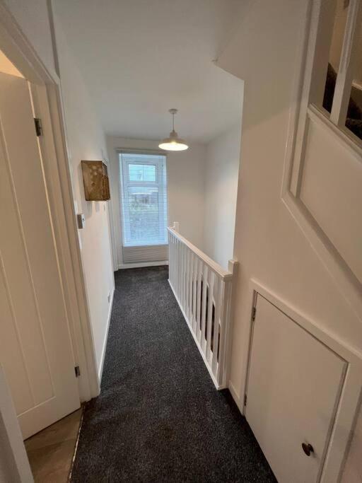 Bridge Place - Spacious Home With Plenty Of Beds! Merthyr Tydfil Exterior photo